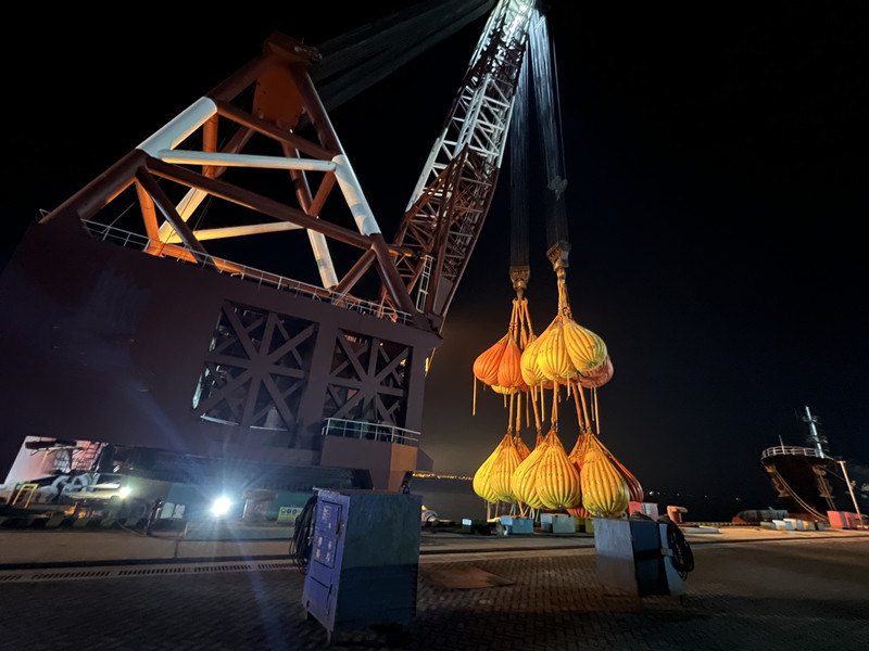 SWL1500T浮吊工程作业船吊机负荷测试.jpg
